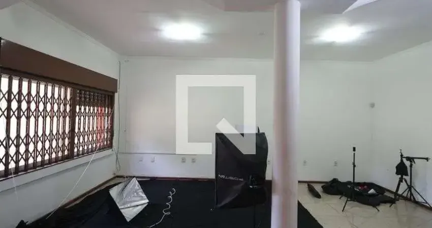 Casa para Venda - Nossa Sra das Graças, 3 Quartos,  587 m² - Canoas