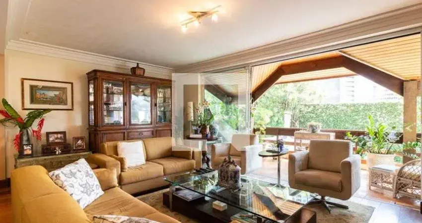 Casa para Venda - Moema, 3 Quartos,  550 m² - São Paulo