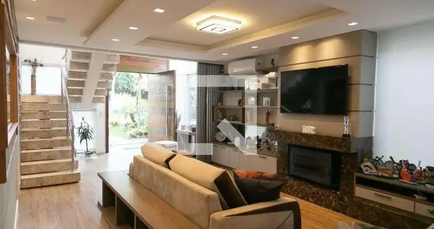 Casa para Venda - Campo Novo, 3 Quartos,  300 m² - Porto Alegre