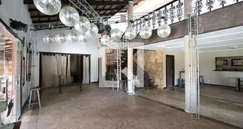 Casa para Venda - Braúnas, 4 Quartos,  640 m² - Belo Horizonte