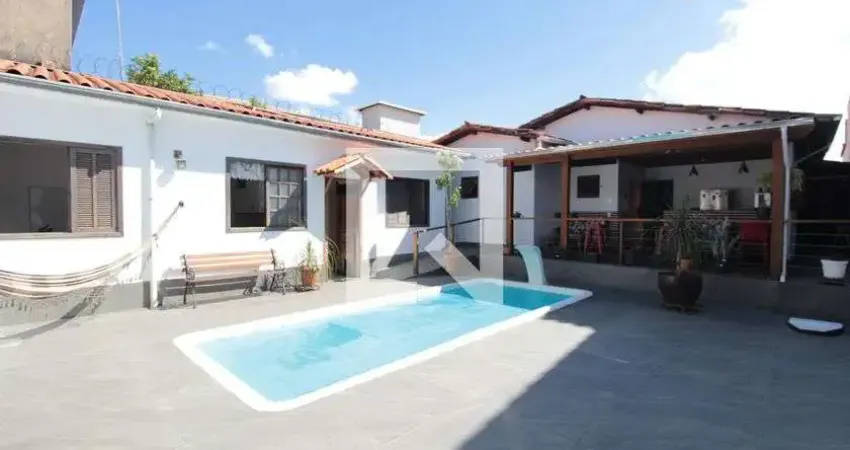 Casa para Venda - São João Batista, 5 Quartos,  272 m² - Belo Horizonte