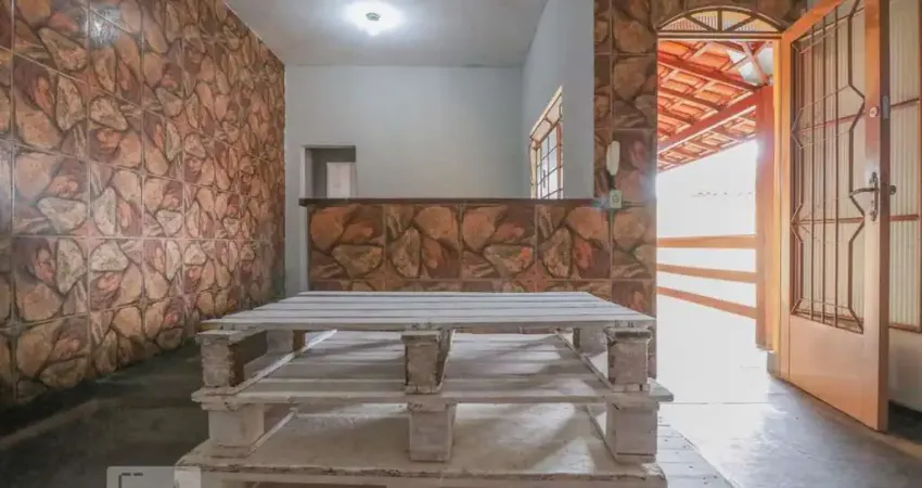 Casa para Venda - Bonfim, 2 Quartos,  300 m² - Belo Horizonte