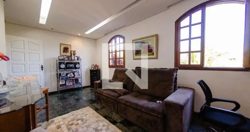 Casa para Venda - Dom Bosco, 3 Quartos,  450 m² - Belo Horizonte