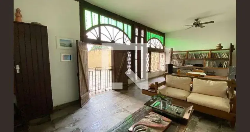 Casa para Venda - Cachoeirinha, 4 Quartos,  343 m² - Belo Horizonte