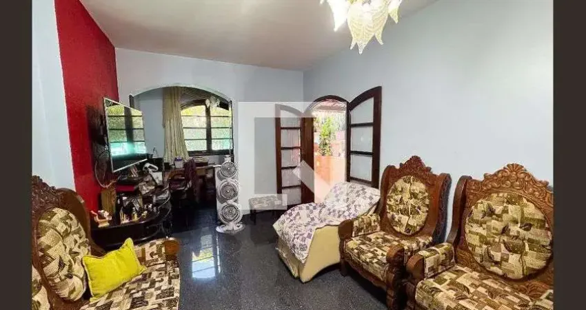 Casa com 5 quartos à venda na Rua da Bélgica, Glória, Contagem