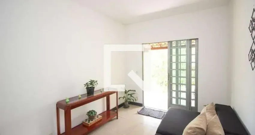 Casa com 3 quartos à venda na Rua Leontino Moreira, Santa Helena, Contagem