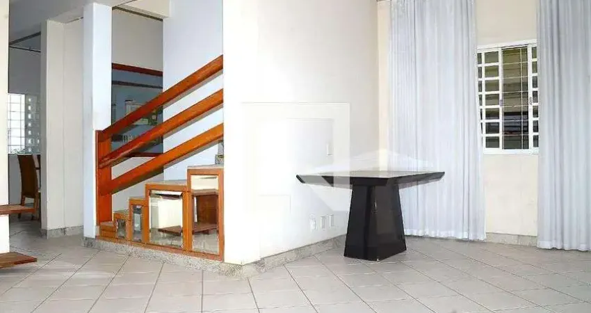 Casa com 3 quartos à venda na Rua Rosada, Goiânia, Belo Horizonte