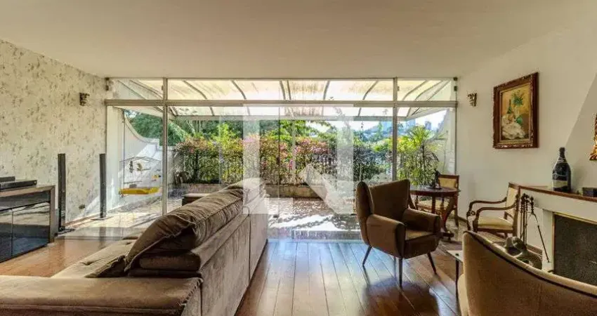 Casa com 5 quartos à venda na Rua Ubatuba, Pacaembu, São Paulo