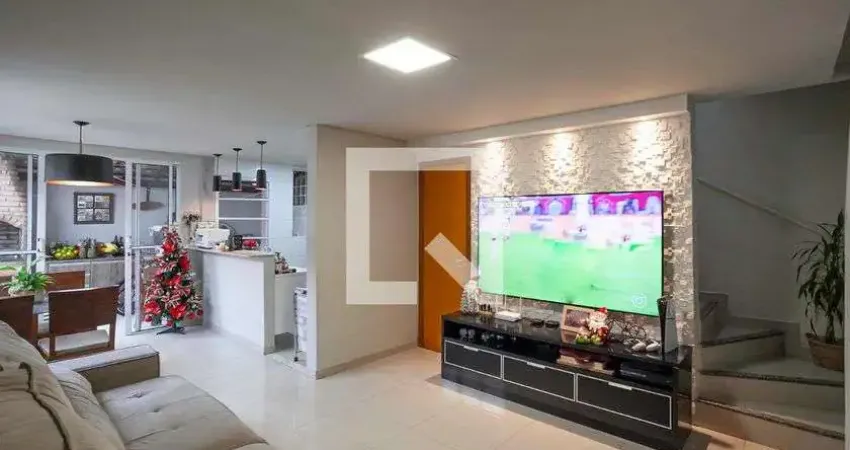 Casa com 3 quartos à venda na Rua Orlando Lima Melo, Nacional, Contagem