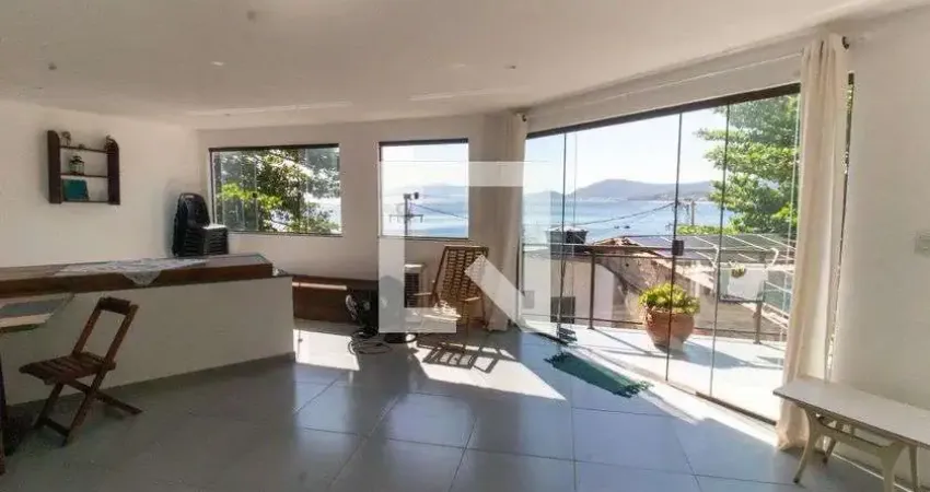 Casa com 3 quartos à venda na Praia de Itaipu 1 - Itaipu - Travessa 1 Casa 2 - Niterói- Rj - Cep 24340-330, Itaipu, Niterói