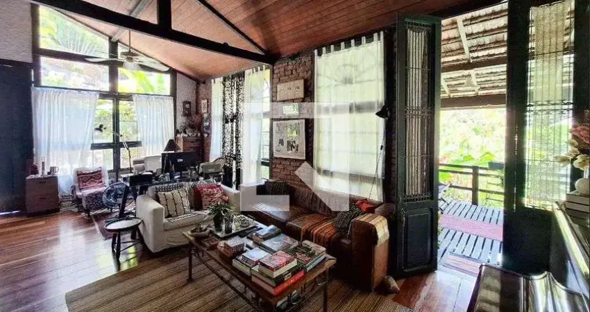 Casa com 3 quartos à venda na Rua Juriti, Maravista, Niterói