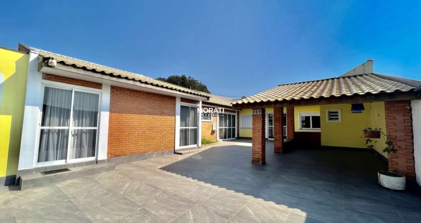 Casa com quintal amplo no Quississana!