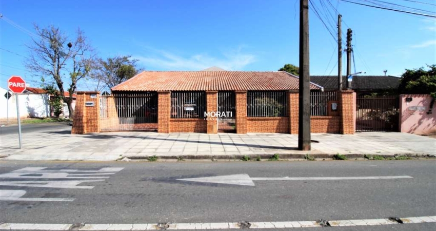 Excelente Casa com Ponto Comercial no Bairro Urano