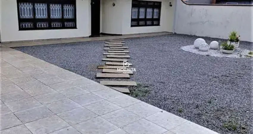 Casa 04 Quartos, Sendo 01 Suíte com Edícula e Espaoço Quintal no Bom Jesus