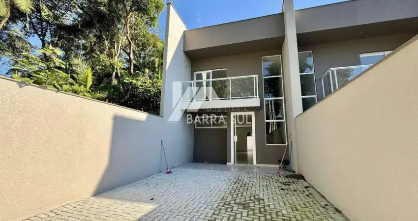 Sobrado geminado com 01 suíte + 01 quarto no bairro ilha da figueira