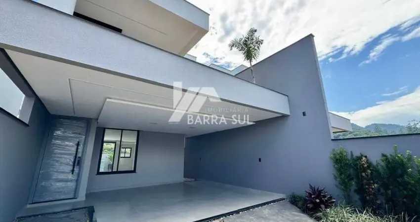 Sobrado geminado com 01 suíte + 02 quartos no bairro tres rios do norte