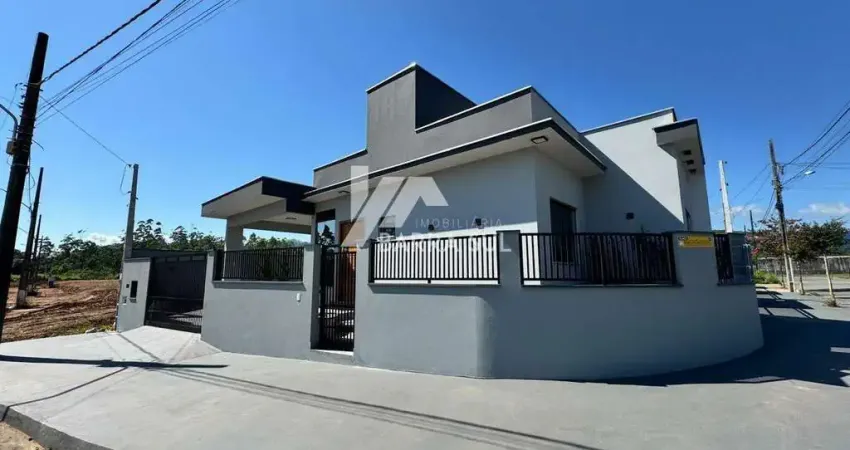 Casa geminada de esquina com 03 quartos no bairro nereu ramos