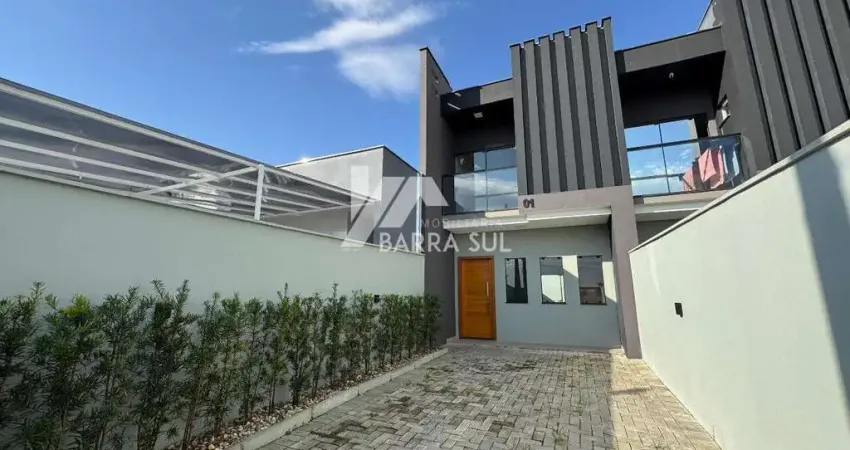 Sobrado geminado com piscina e 02 suítes no bairro três rios do norte