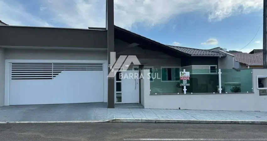 Casa semimobiliada c/ 01 suíte + 03 quartos no bairro estrada nova