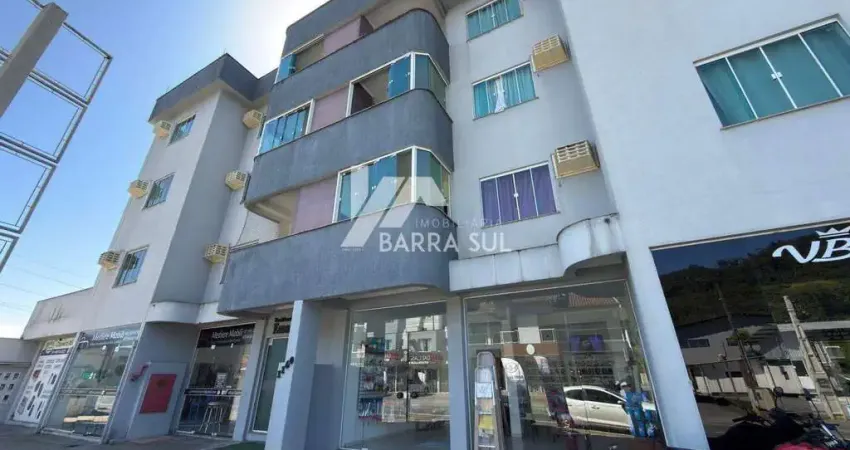 Apartamento com suíte mais dois quartos, sacada com churrasqueira na barra do rio cerro