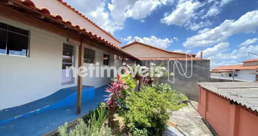 Casa com 2 quartos para alugar na Rua Leontino Moreira, Santa Helena, Contagem