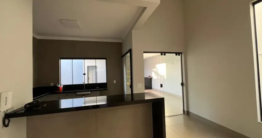 Linda casa no bosque dos buritis, com 3 quartos, suíte, armários embutidos.