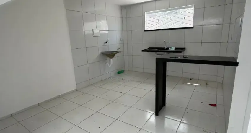 Repasse apartamento com 2 quartos suite no bairro pedras perto do center box em itaitinga