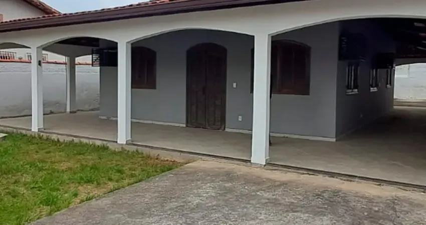 Lar ideal no parque nanci: casa ampla e aconchegante, perfeita para família e hóspedes com conforto total!