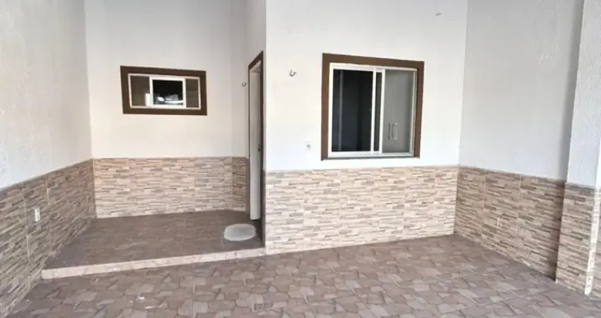 Casa ampla, 3 quartos com 2 vagas de garagem, moveis projetados