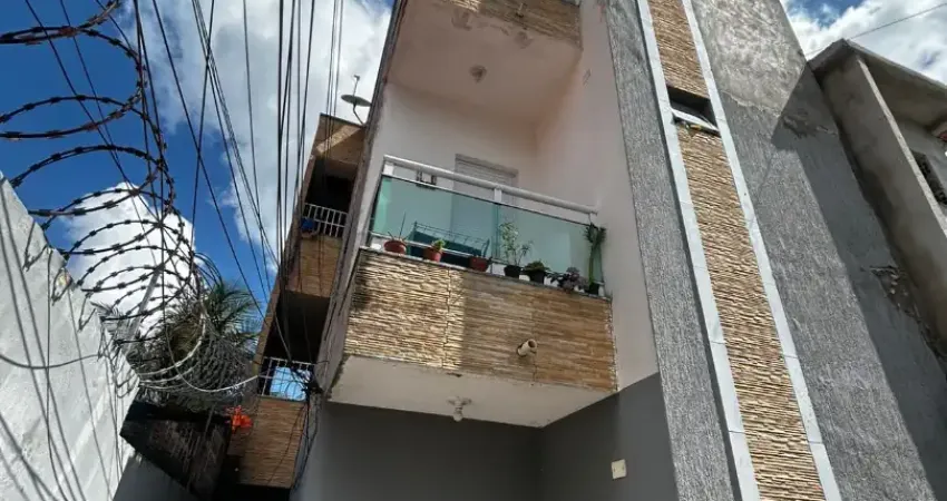 Kitnet na Maraponga com sala, cozinha e 1 quarto. Com garagem para moto e agua incluso