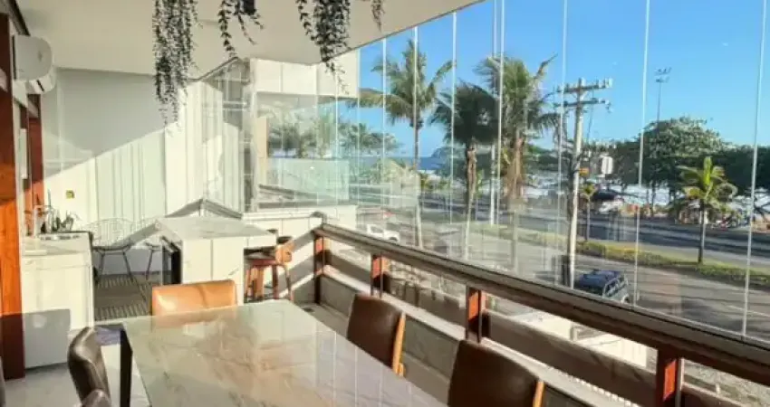 More a poucos passos da praia e tenha o mar como extensão do seu lazer.