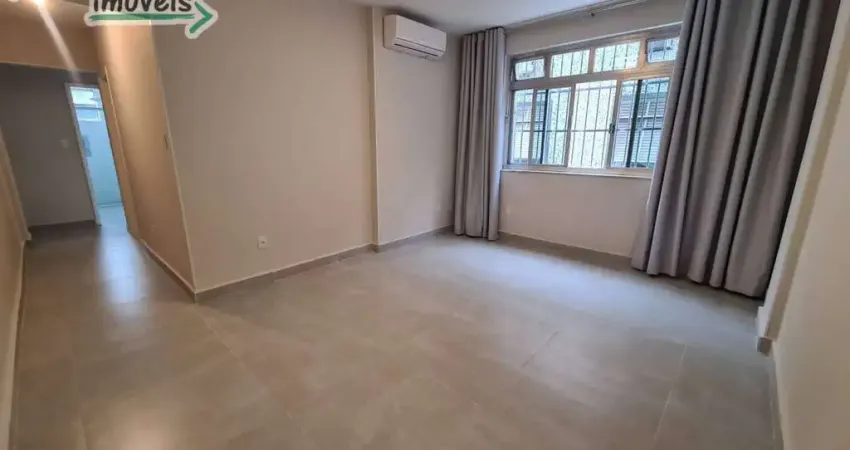 Apartamento à de 2 quartos , 83m², todo reformado, localizado no bairro Embaré - Santos/SP