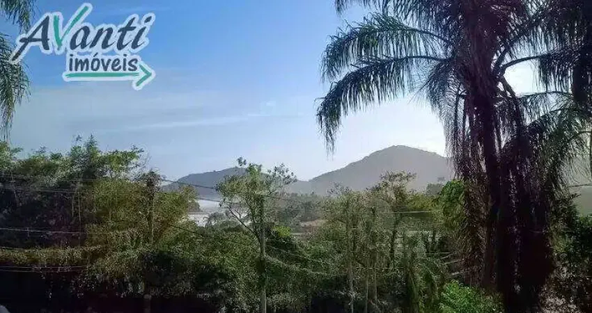Casa Sobrado à Venda com 3 Quartos em Camburi, São Sebastião