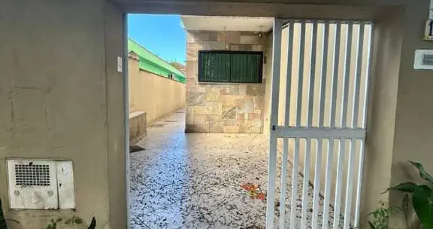 Casa Sobreposta Térrea em Santos - Embaré - 2 Dormitórios, 2 Banheiros - R$599.000