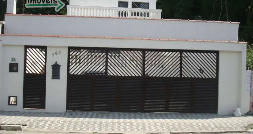 Casa Sobrado com 4 Dormitórios e 4 Banheiros em Gonzaguinha, São Vicente