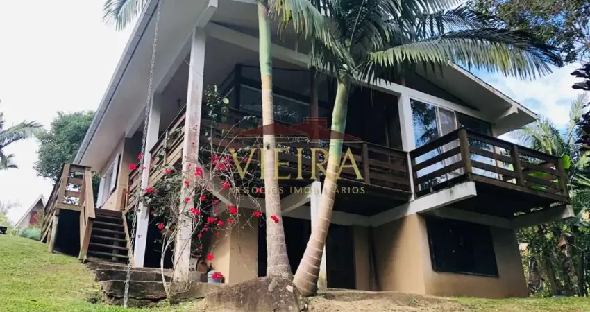 Residência alto padrão com vista permanente para a natureza