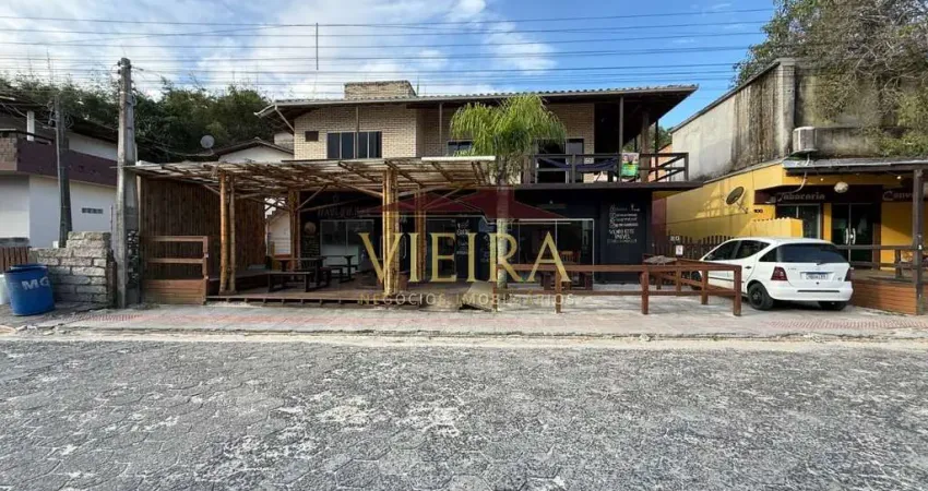 Prédio residencial/comercial à venda na praia da ferrugem, a poucos passos da praia!