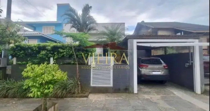 Casa padrão com banheira de hidromassagem e deck molhado no ambrósio, garopaba/sc