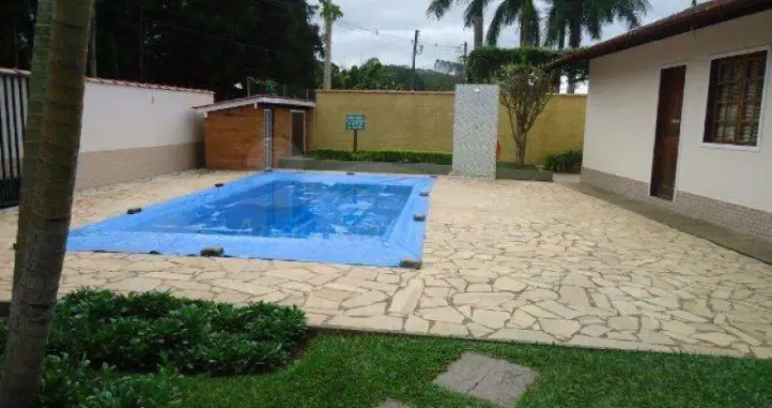 Apartamento terréo em condomínio em conservatória valência  rj