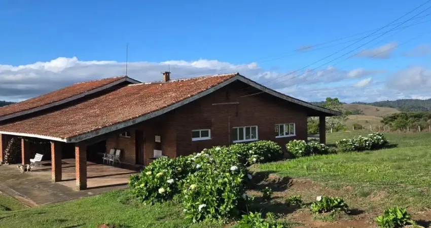 Sitio muito grande e lindo em delfim moreira (mg) muito aconchegante .