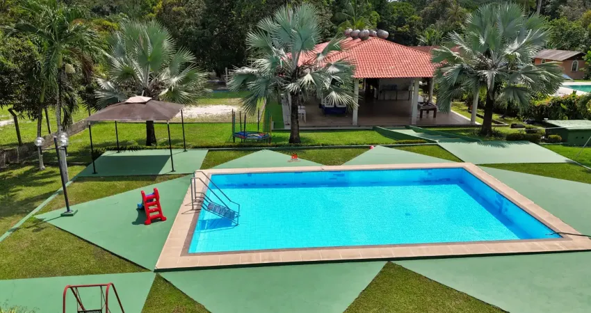 Vivenda verde com espaço gourmet e piscina disponivél pra negócio!