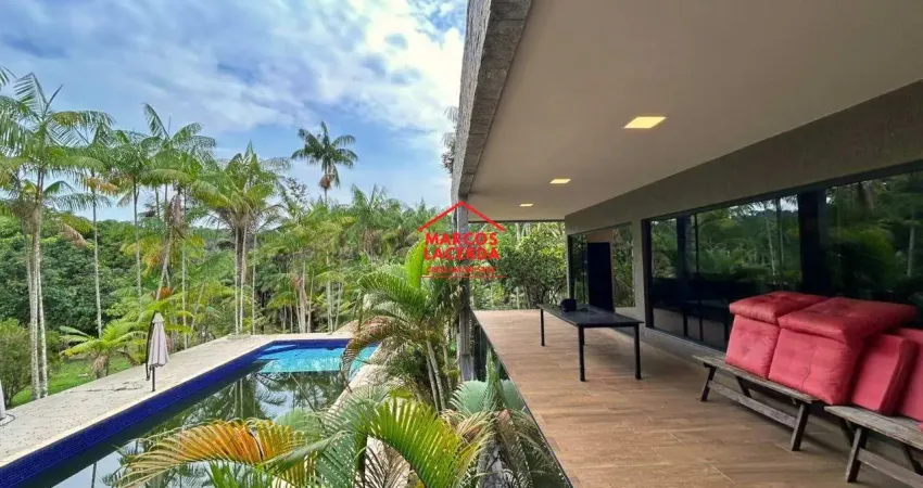 Chácara na avenida margarita com 3.121m² com piscina e edícula disponível pra venda!