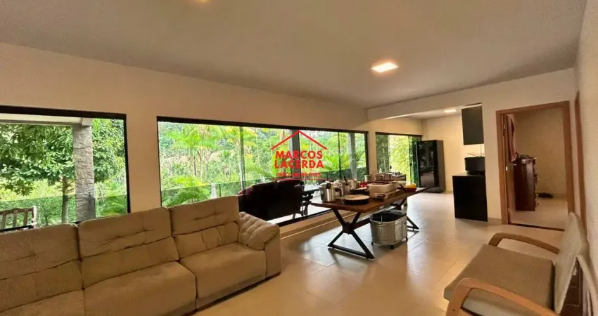 Chácara na avenida margarita com 3.121m² com piscina e edícula disponível pra venda!