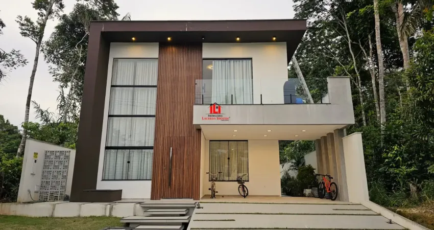 Alphaville 4 Casa térrea com 3 suítes Energia Solar Piscina com cascata e Espaço gourmet