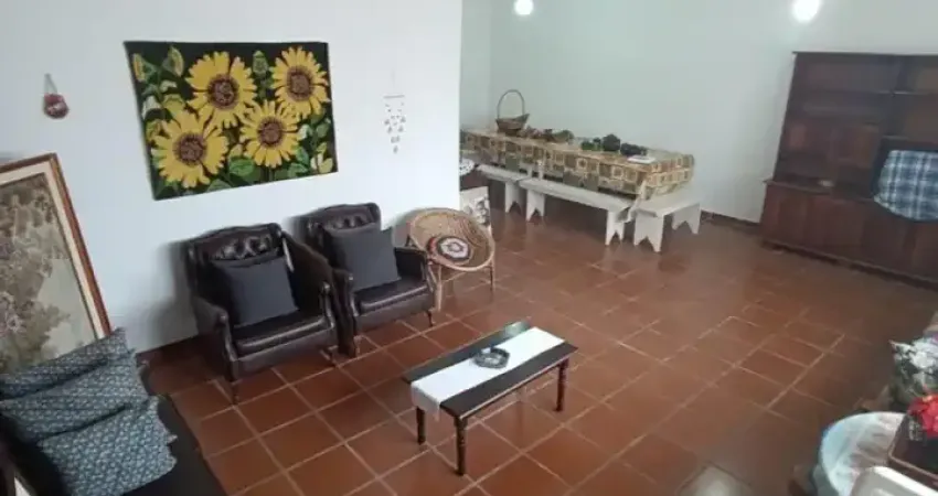 Candelária - casa ampla 4 quartos • 400m² • ótimo para familia grande - na avenida do sol