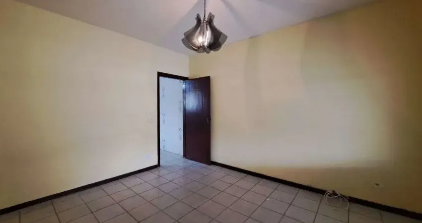 Venda de Casa em Condomínio de Alto Padrão no Jardim Maria Duarte, São Paulo-SP: 3 Quartos, 1 Suíte, 3 Banheiros, 2 Vagas - 160m².