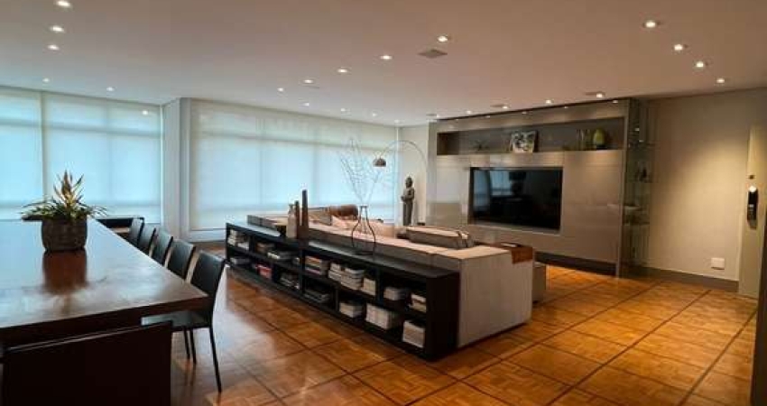 Apartamento à venda em Higienópolis, São Paulo-SP: 3 quartos, 2 suítes, 4 banheiros, 1 vaga, 219,87m².