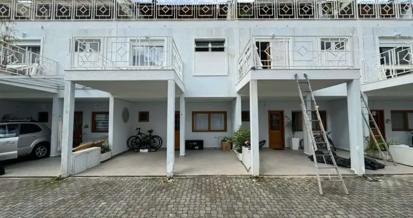 Casa à venda em condomínio fechado em Santo Amaro, São Paulo-SP. 4 quartos, 2 suítes, 4 banheiros, 2 vagas de garagem, 200,00m².