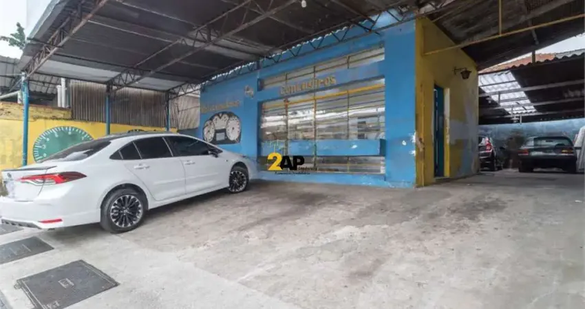 Imóvel Comercial à Venda em Santo Amaro: Galpão com 3 salas, 2 banheiros, 4 vagas de garagem e 240,00 m² de área.