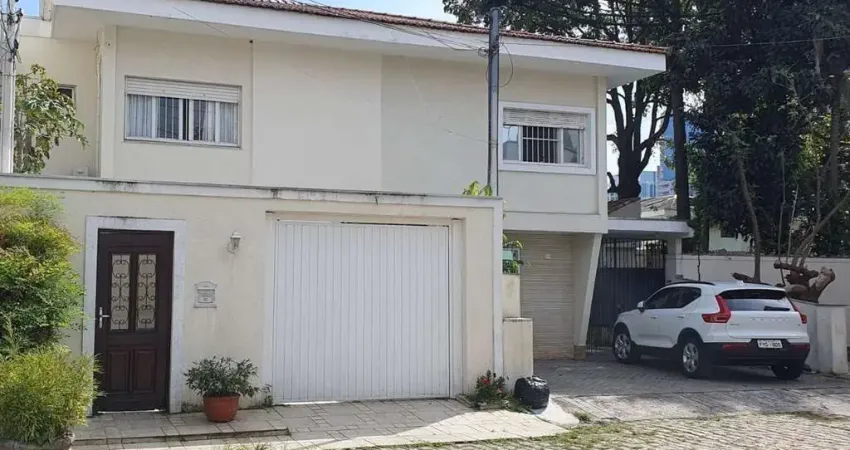 Casa em Condomínio à Venda no Brooklin, São Paulo-SP: 3 Quartos, 2 Suítes, 3 Banheiros, 2 Vagas de Garagem - 136 m²